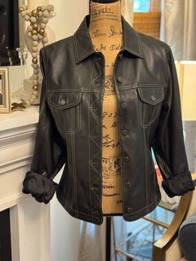 🖤 VINTAGE GAP BLACK LEATHER JEAN JACKET!